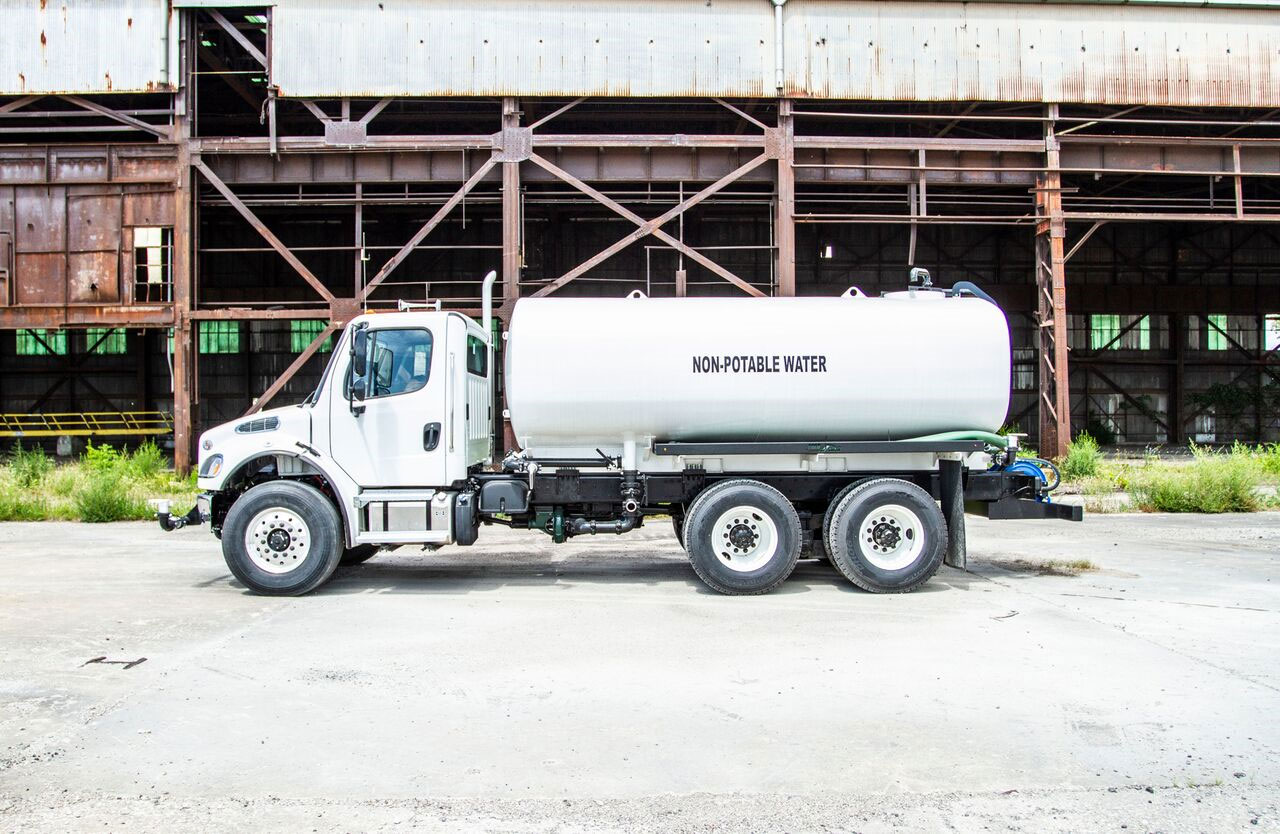 4000 GALLON WATER TRUCK - Load King