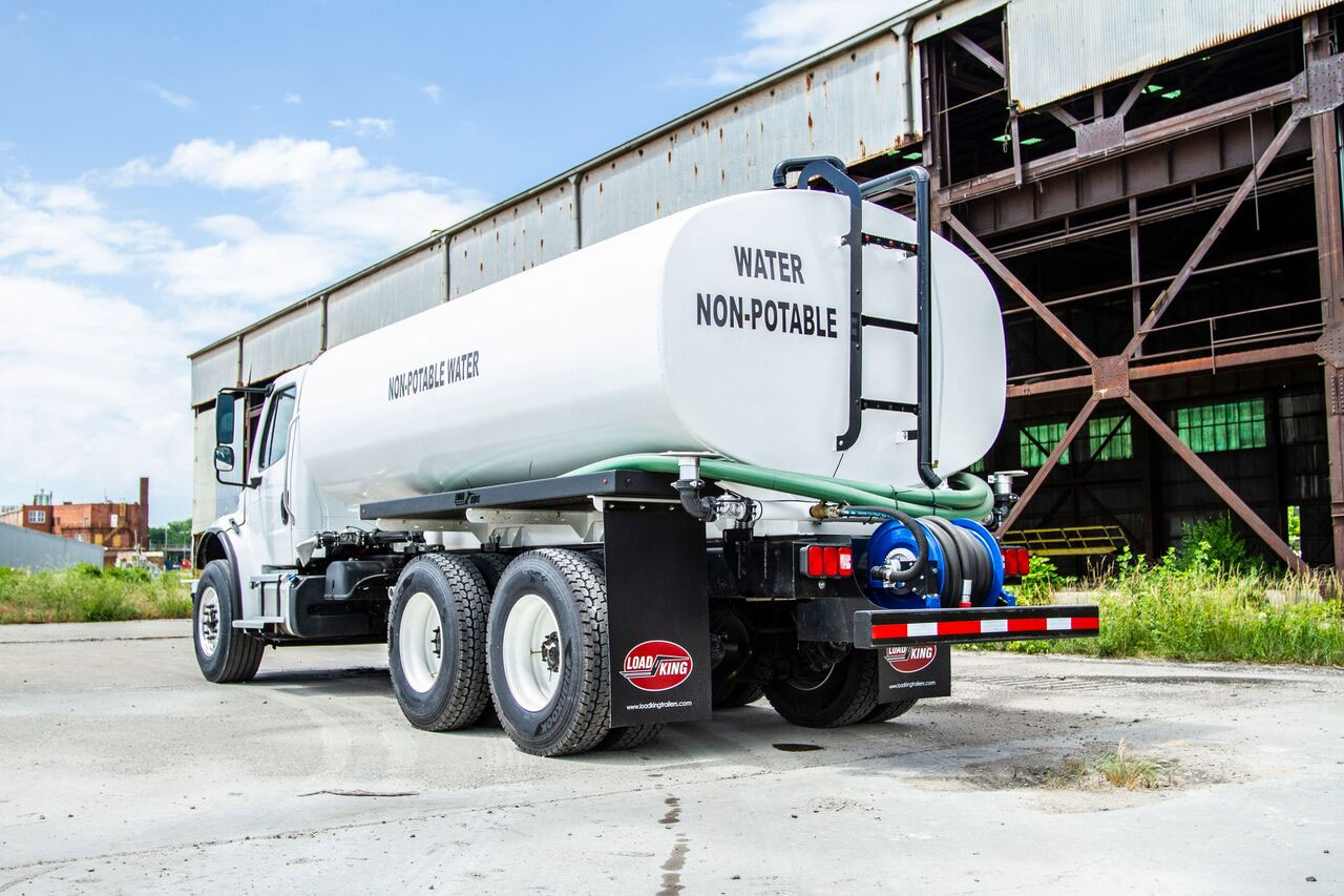 4000 GALLON WATER TRUCK - Load King